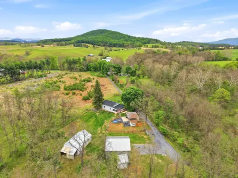 772 Pinewoods Road Quicksburg VA 22847