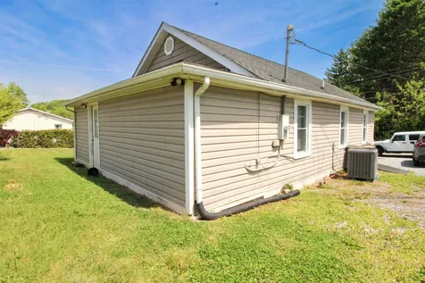 102 East Avenue Staunton VA 24401