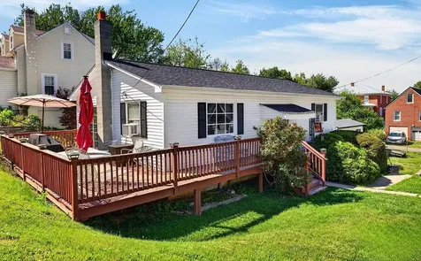 203 Hall Street Staunton VA 24401