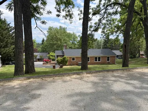 212 Skyland Drive Staunton VA 24401