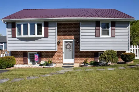 129 Greenview Drive Staunton VA 24401
