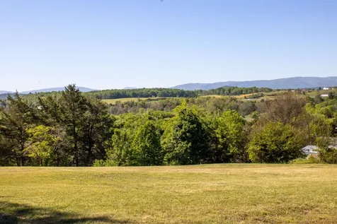 129 Greenview Drive Staunton VA 24401