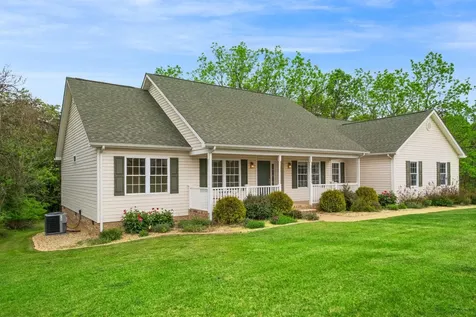 1456 New Hope Road Staunton VA 24401