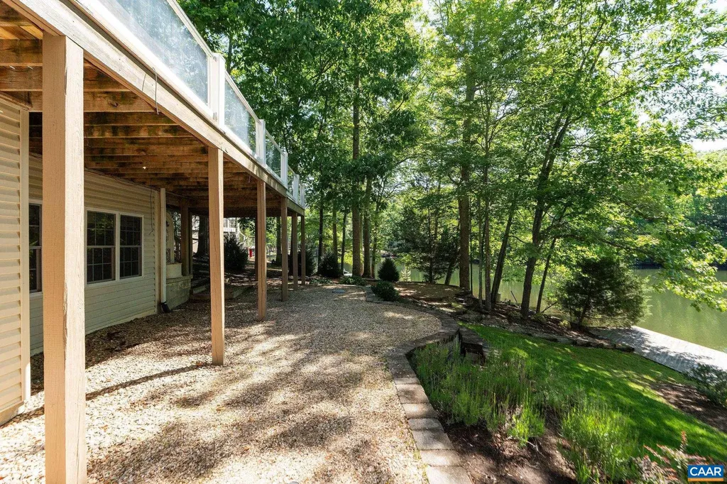 21 Amethyst Road Palmyra VA 22963