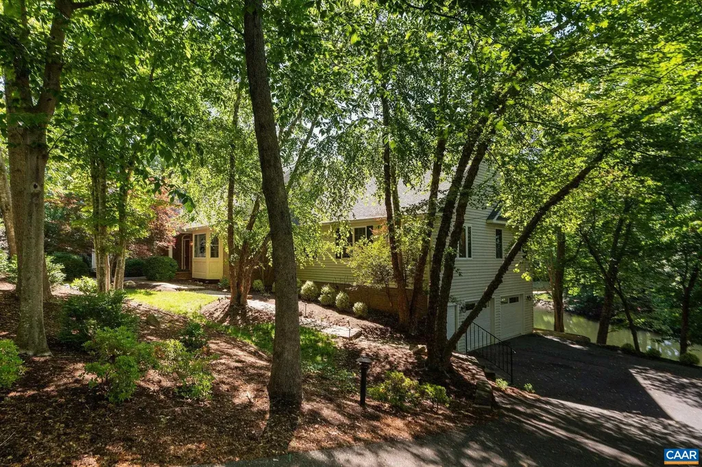 21 Amethyst Road Palmyra VA 22963