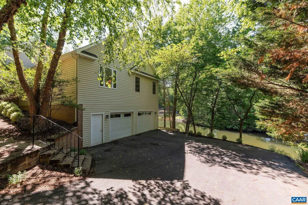 21 Amethyst Road Palmyra VA 22963
