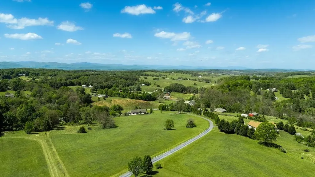 112 Guernsey Lane Staunton VA 24401