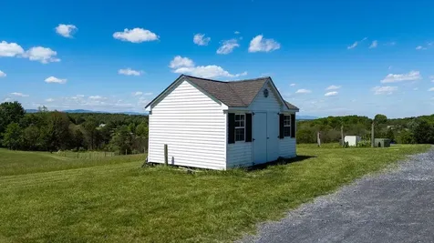 112 Guernsey Lane Staunton VA 24401