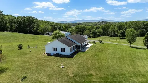 112 Guernsey Lane Staunton VA 24401