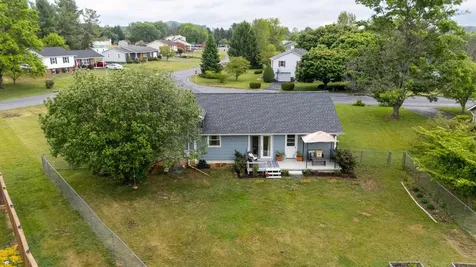 183 Cambridge Drive Stuarts Draft VA 24477