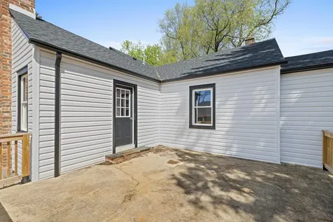 15 West High Street Stuarts Draft VA 24477