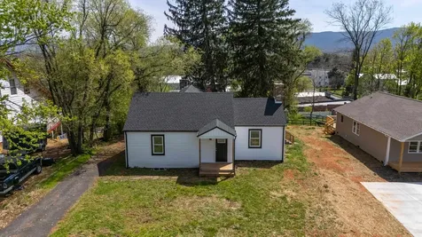 15 West High Street Stuarts Draft VA 24477