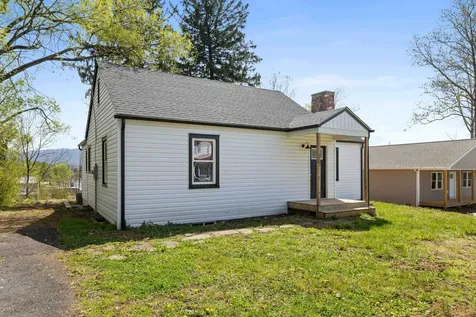 15 West High Street Stuarts Draft VA 24477