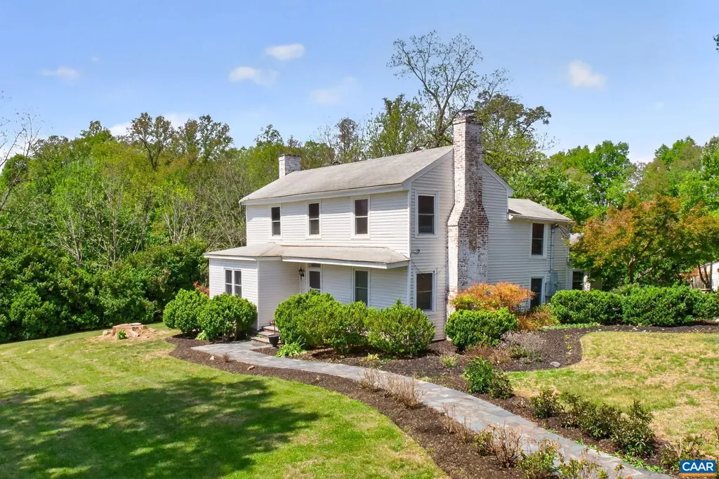 28 Ridgeway Farm Court Keswick VA 22947