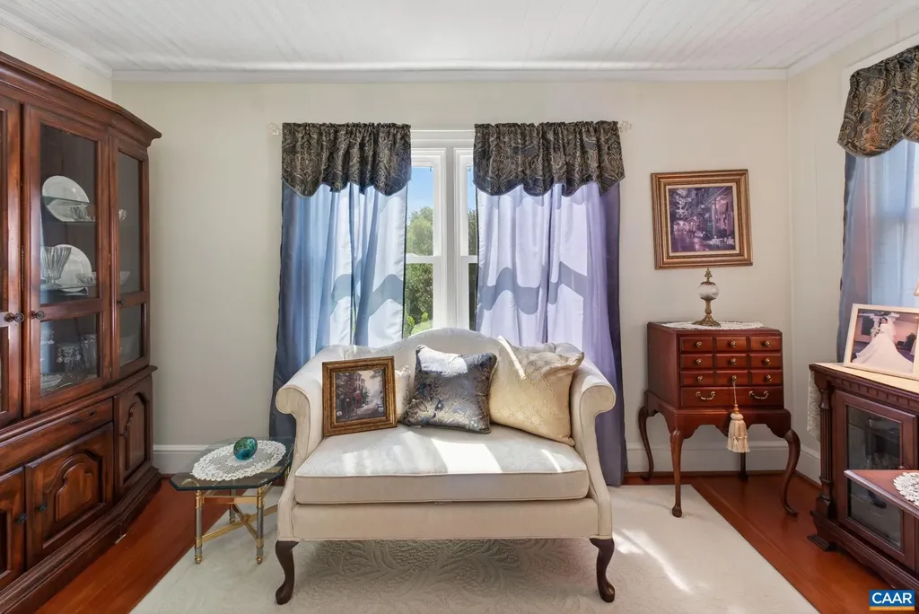 28 Ridgeway Farm Court Keswick VA 22947