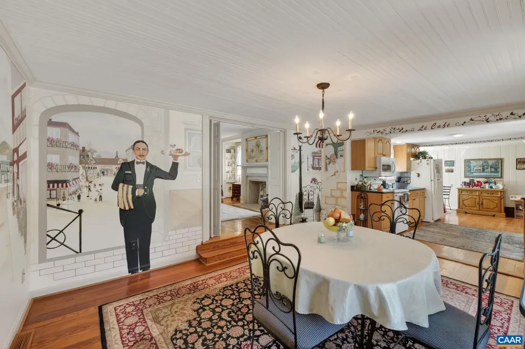 28 Ridgeway Farm Court Keswick VA 22947