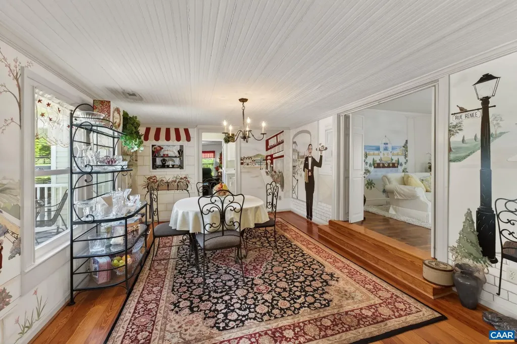 28 Ridgeway Farm Court Keswick VA 22947