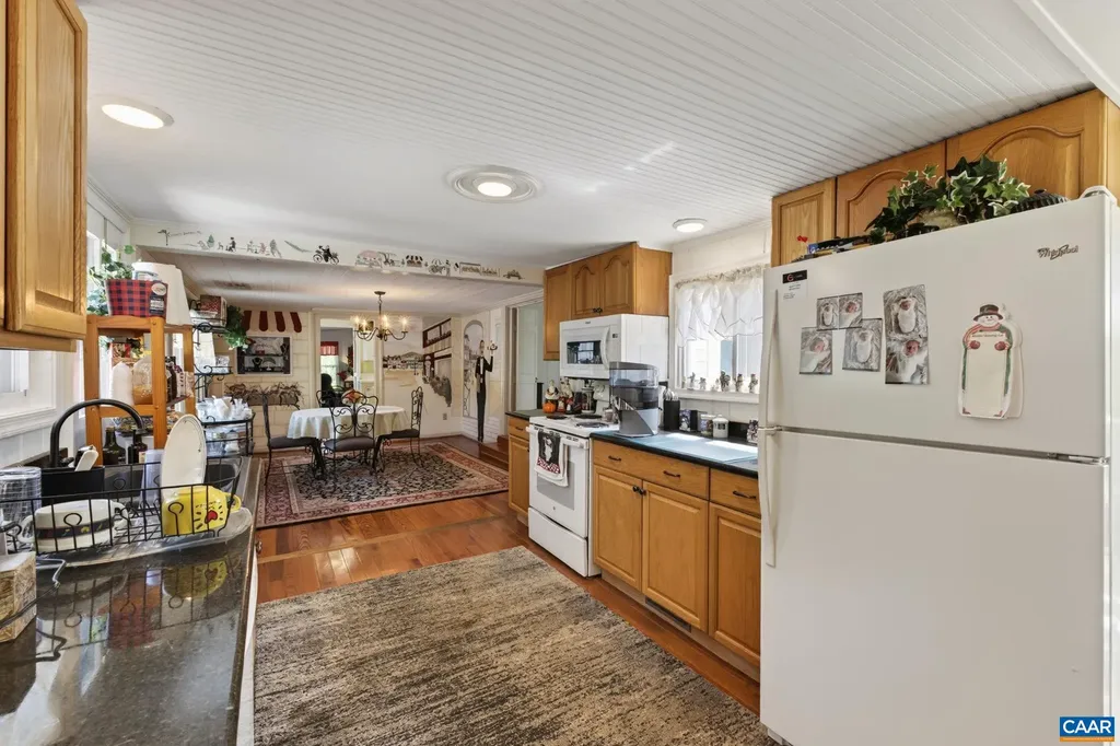 28 Ridgeway Farm Court Keswick VA 22947