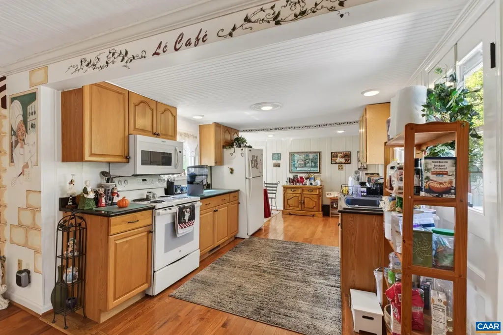 28 Ridgeway Farm Court Keswick VA 22947