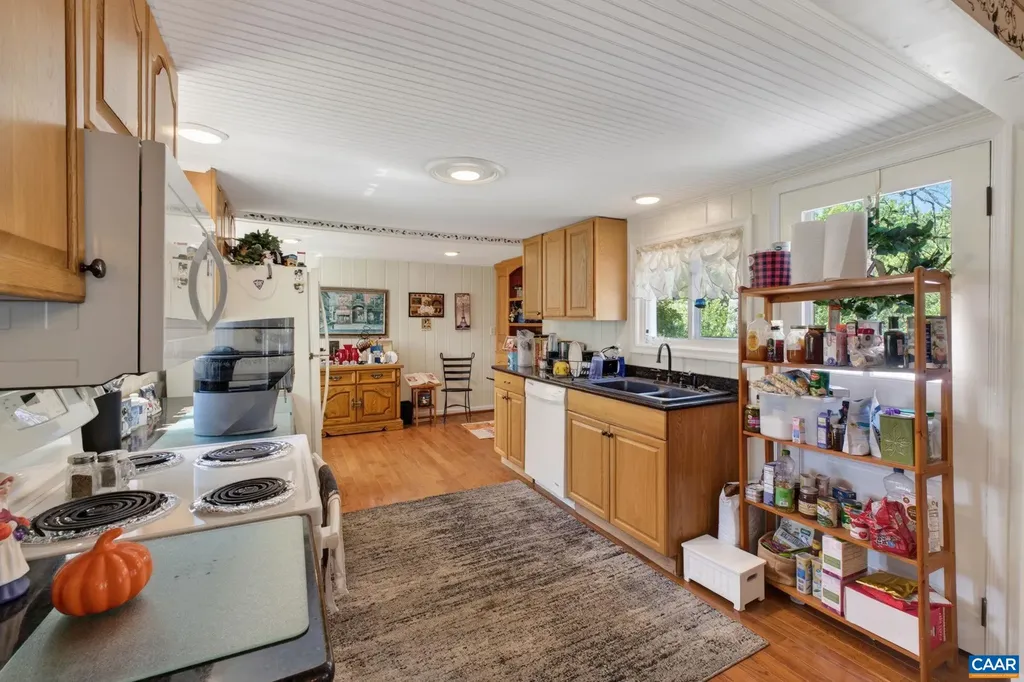 28 Ridgeway Farm Court Keswick VA 22947