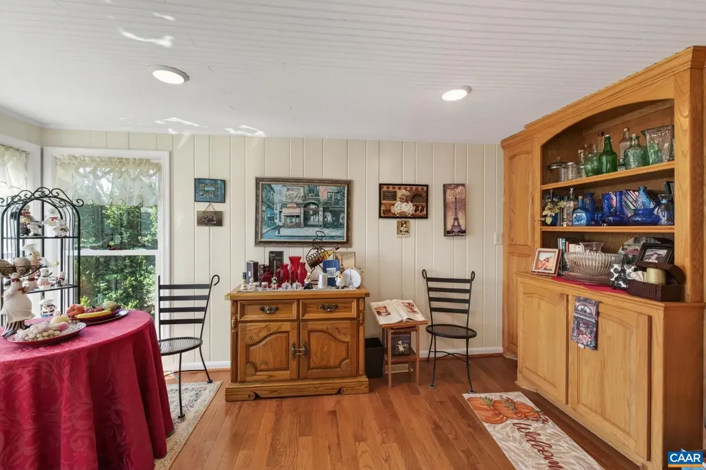 28 Ridgeway Farm Court Keswick VA 22947