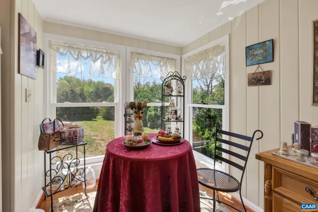 28 Ridgeway Farm Court Keswick VA 22947