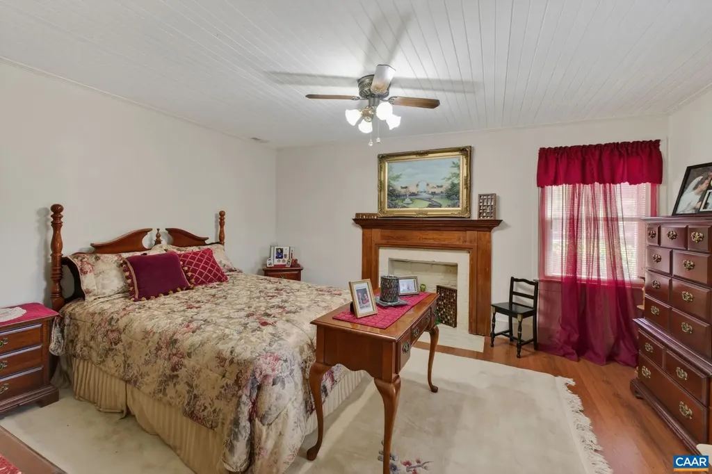 28 Ridgeway Farm Court Keswick VA 22947
