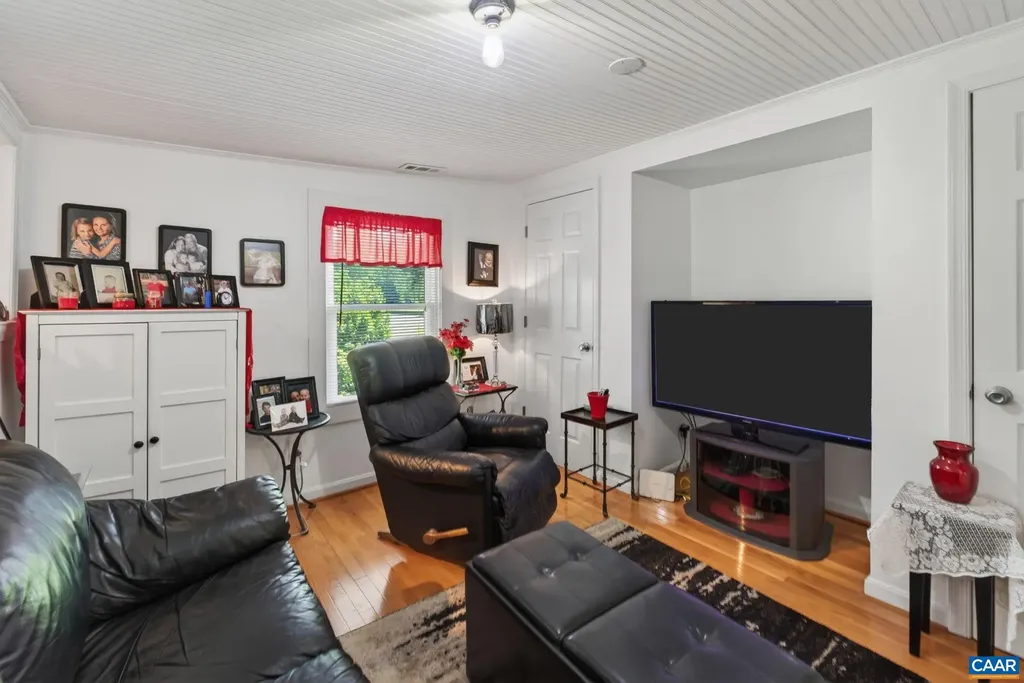 28 Ridgeway Farm Court Keswick VA 22947