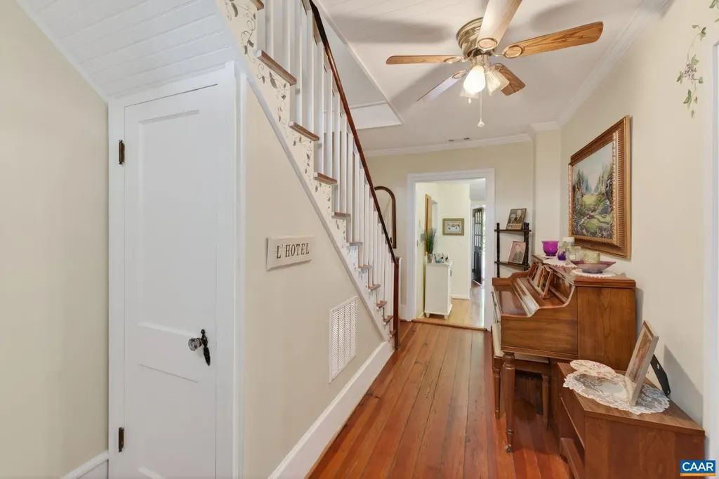 28 Ridgeway Farm Court Keswick VA 22947