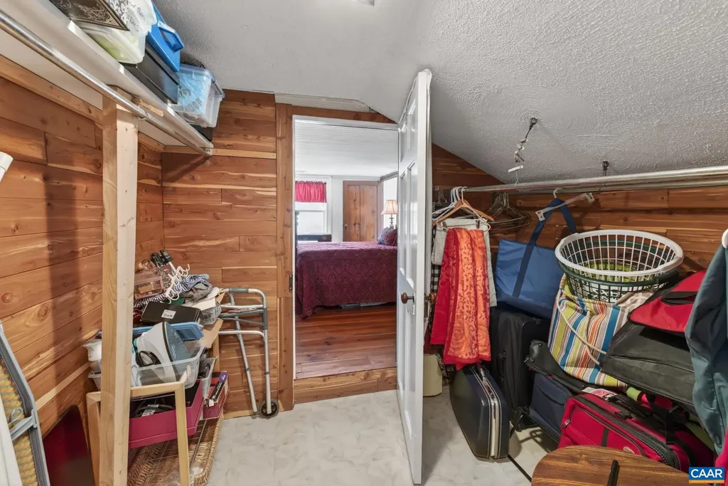28 Ridgeway Farm Court Keswick VA 22947