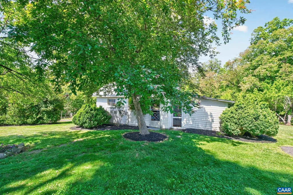 28 Ridgeway Farm Court Keswick VA 22947