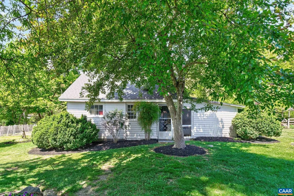 28 Ridgeway Farm Court Keswick VA 22947