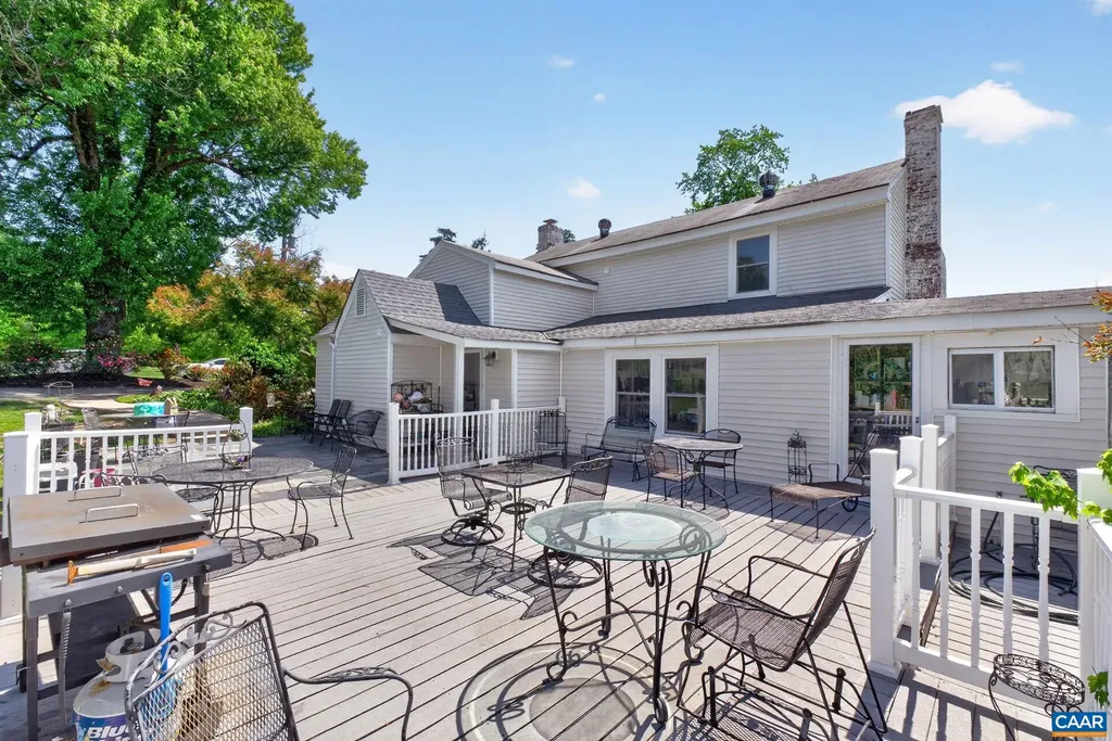 28 Ridgeway Farm Court Keswick VA 22947