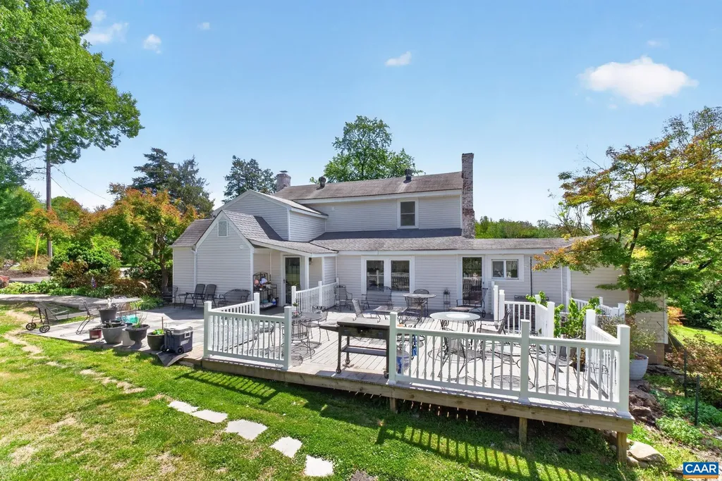 28 Ridgeway Farm Court Keswick VA 22947