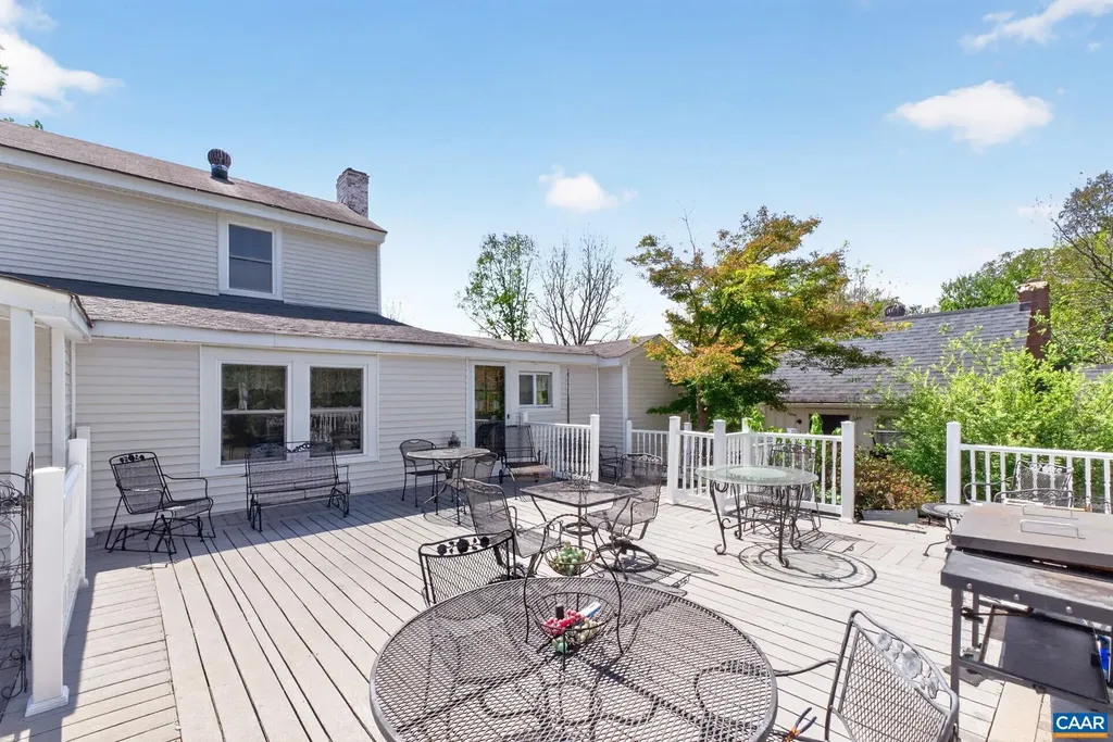 28 Ridgeway Farm Court Keswick VA 22947