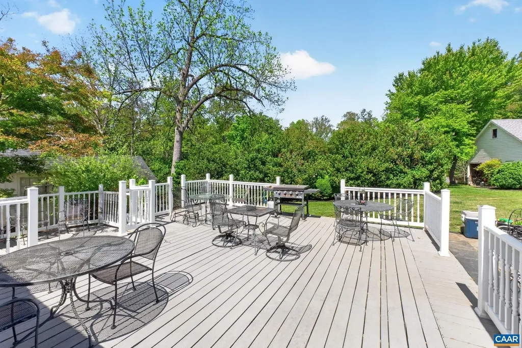 28 Ridgeway Farm Court Keswick VA 22947