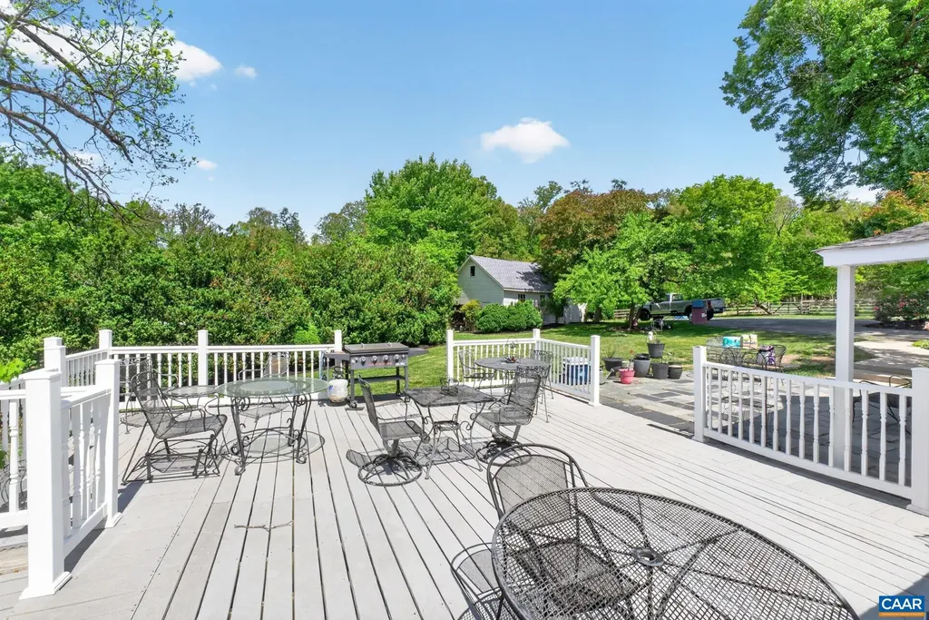 28 Ridgeway Farm Court Keswick VA 22947