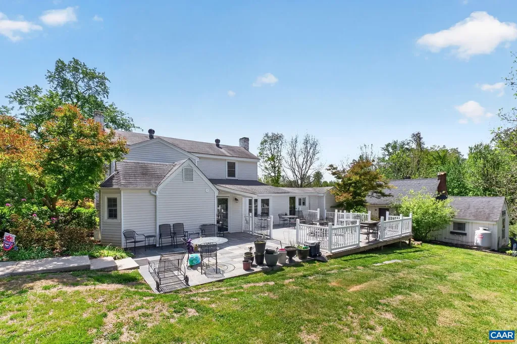 28 Ridgeway Farm Court Keswick VA 22947