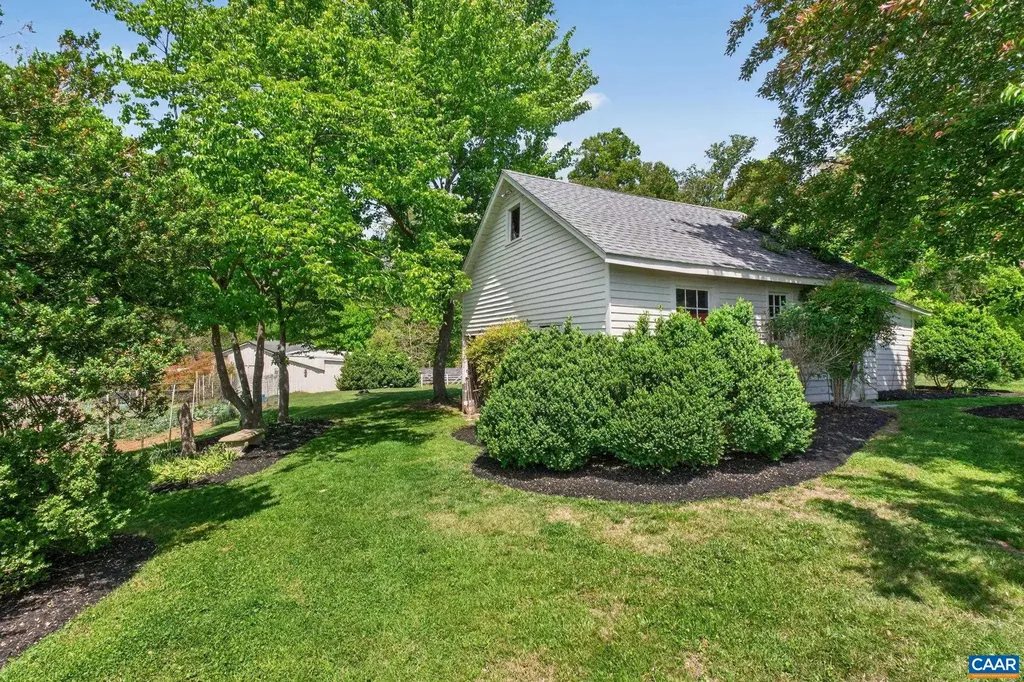 28 Ridgeway Farm Court Keswick VA 22947