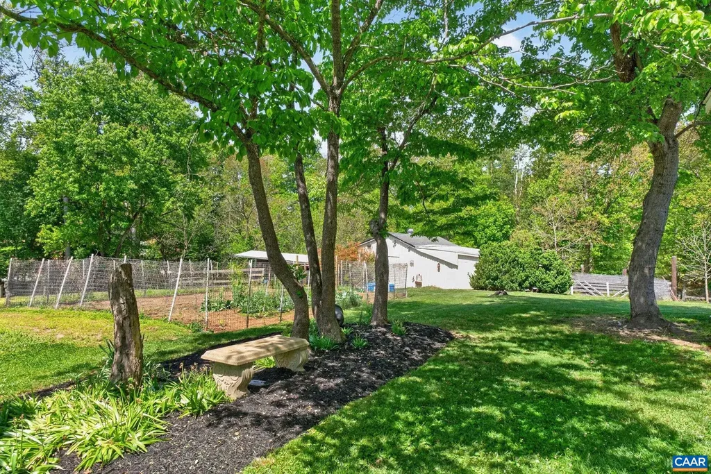 28 Ridgeway Farm Court Keswick VA 22947