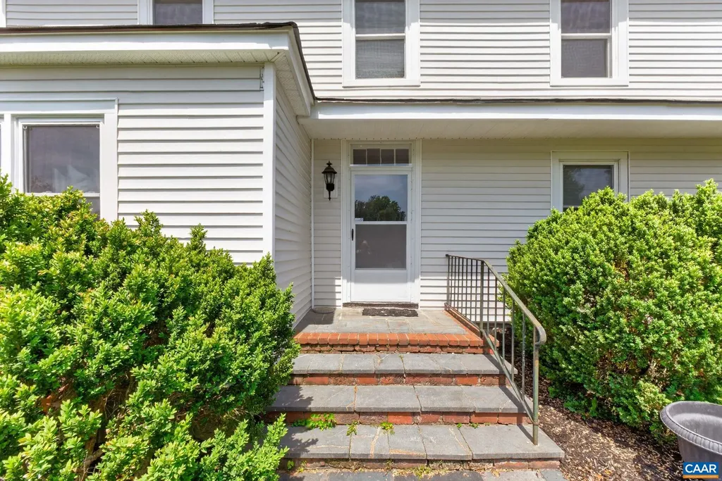 28 Ridgeway Farm Court Keswick VA 22947