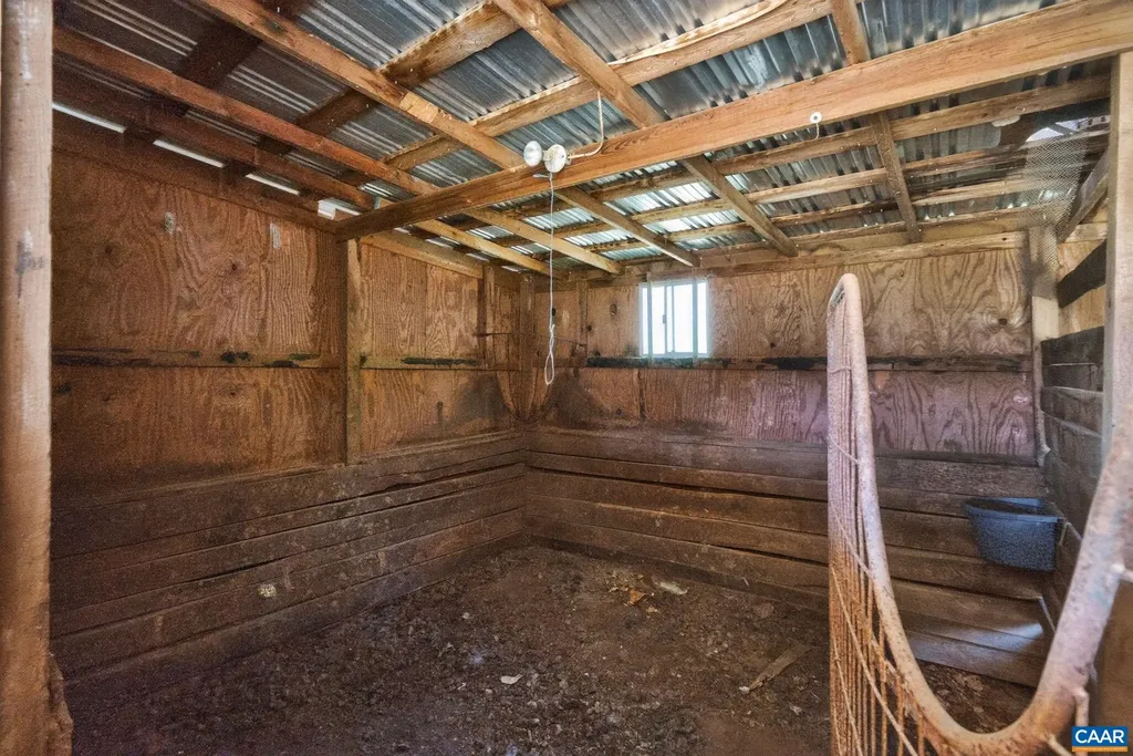 28 Ridgeway Farm Court Keswick VA 22947