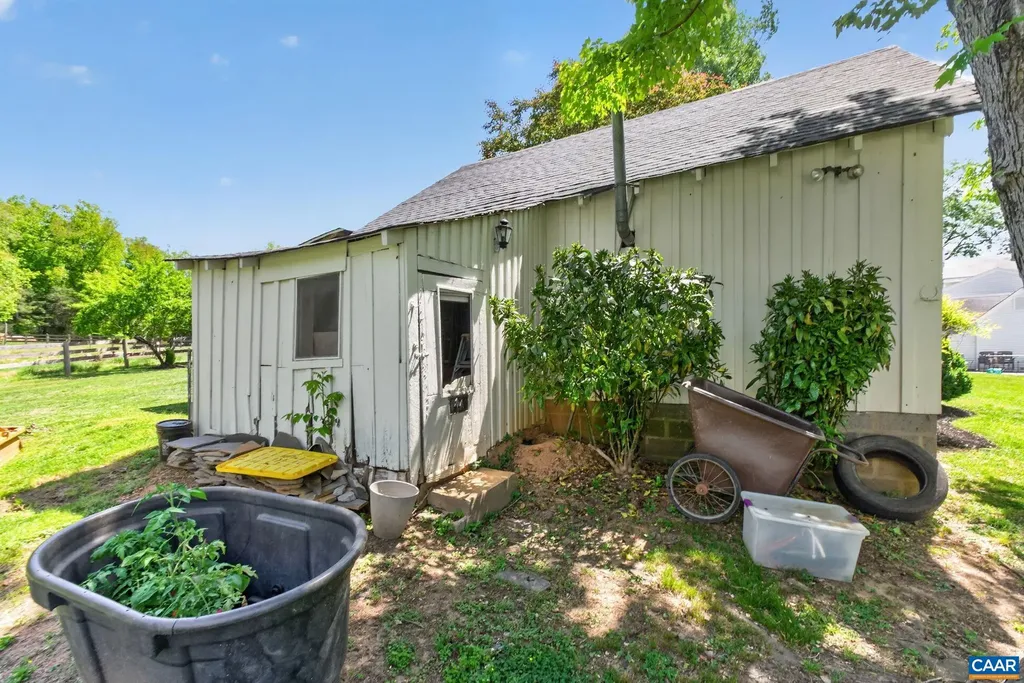 28 Ridgeway Farm Court Keswick VA 22947