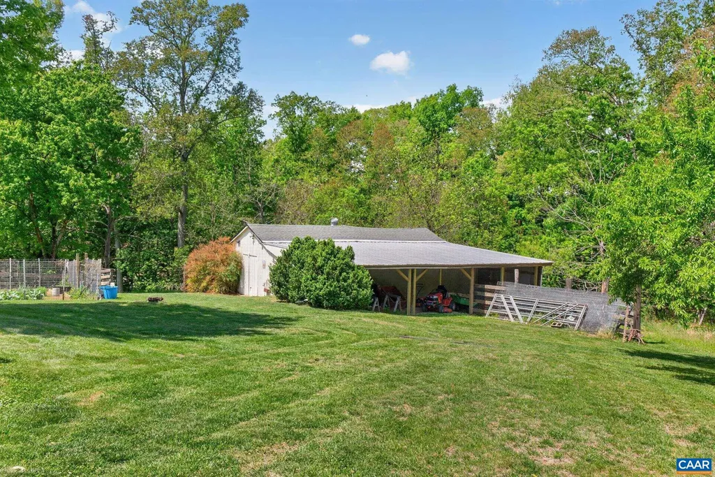 28 Ridgeway Farm Court Keswick VA 22947