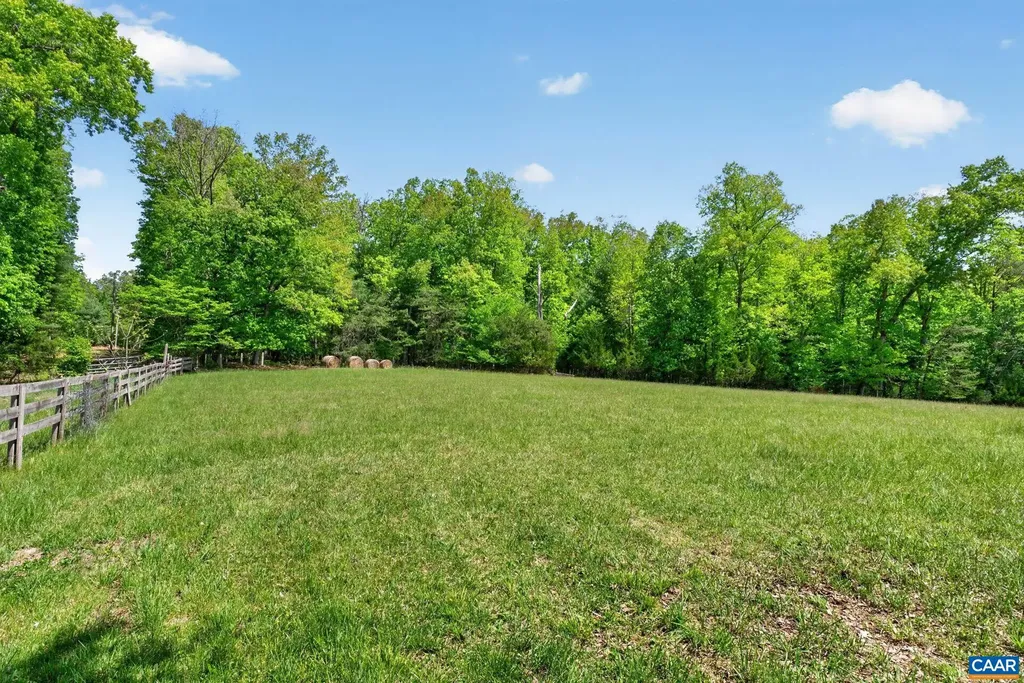 28 Ridgeway Farm Court Keswick VA 22947