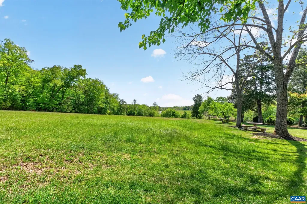 28 Ridgeway Farm Court Keswick VA 22947