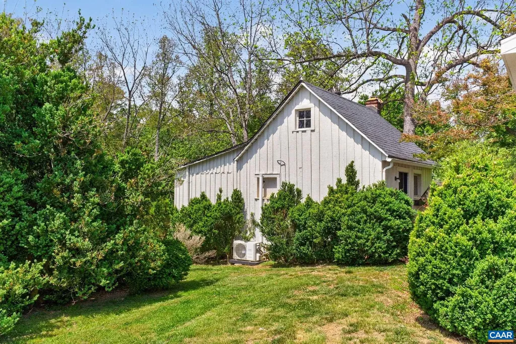 28 Ridgeway Farm Court Keswick VA 22947