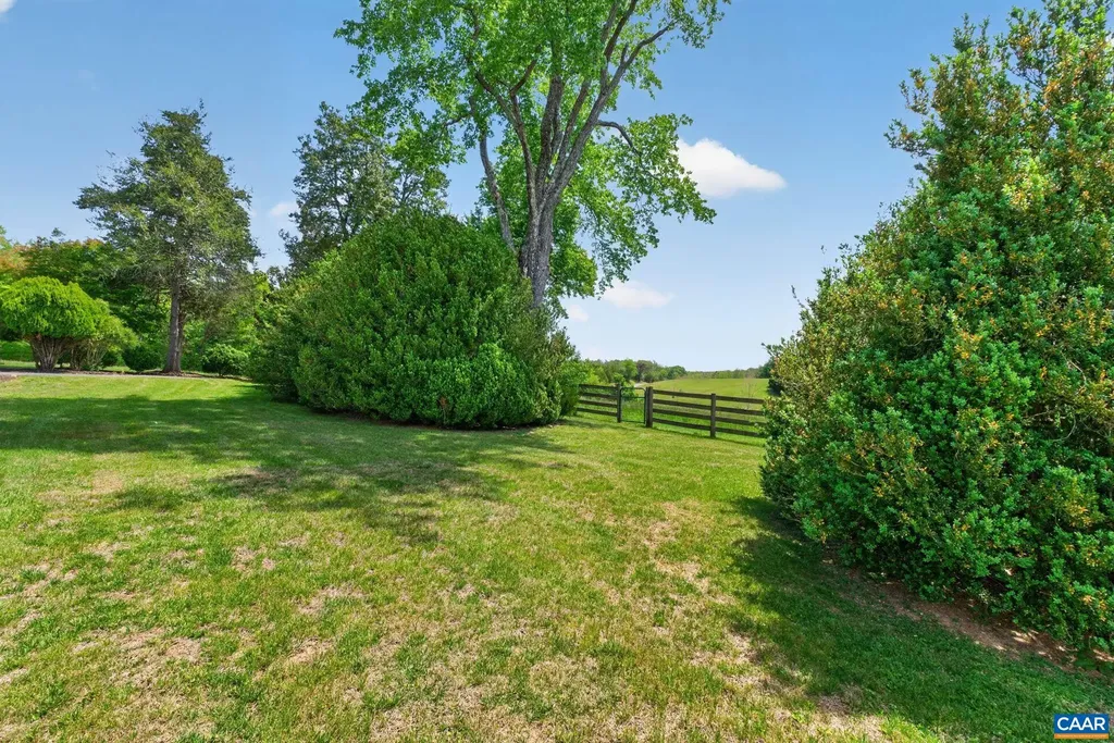 28 Ridgeway Farm Court Keswick VA 22947