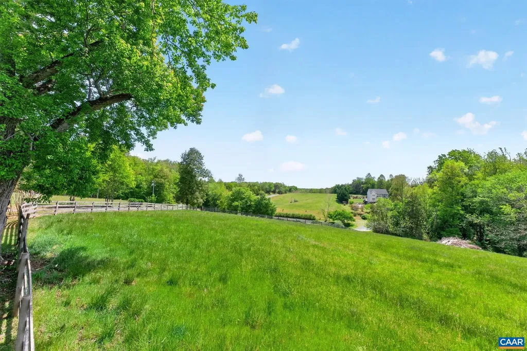 28 Ridgeway Farm Court Keswick VA 22947