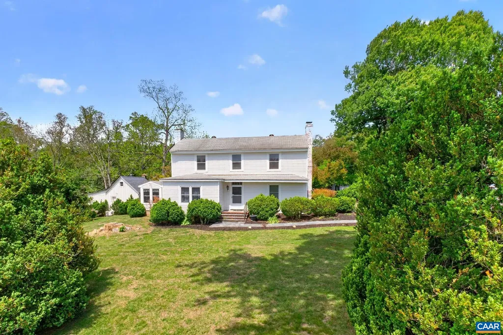 28 Ridgeway Farm Court Keswick VA 22947